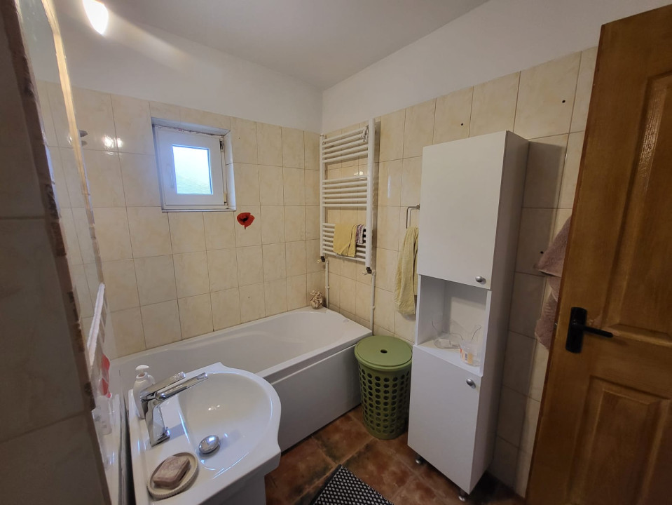 Apartament 3 camere, semidecomandat, 54 mp, zona Liceul Pedagogic