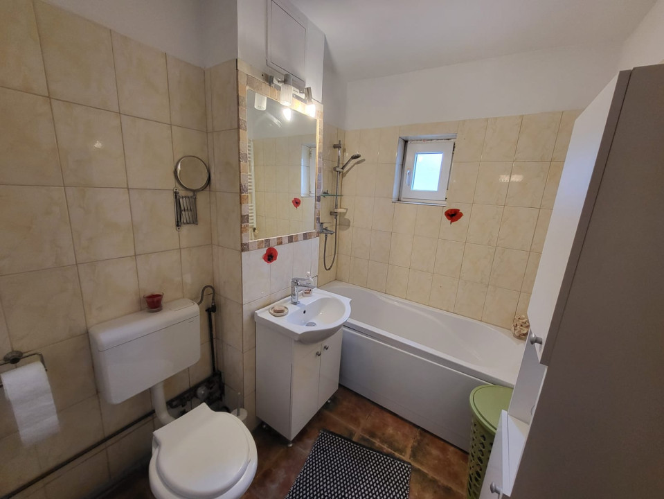 Apartament 3 camere, semidecomandat, 54 mp, zona Liceul Pedagogic