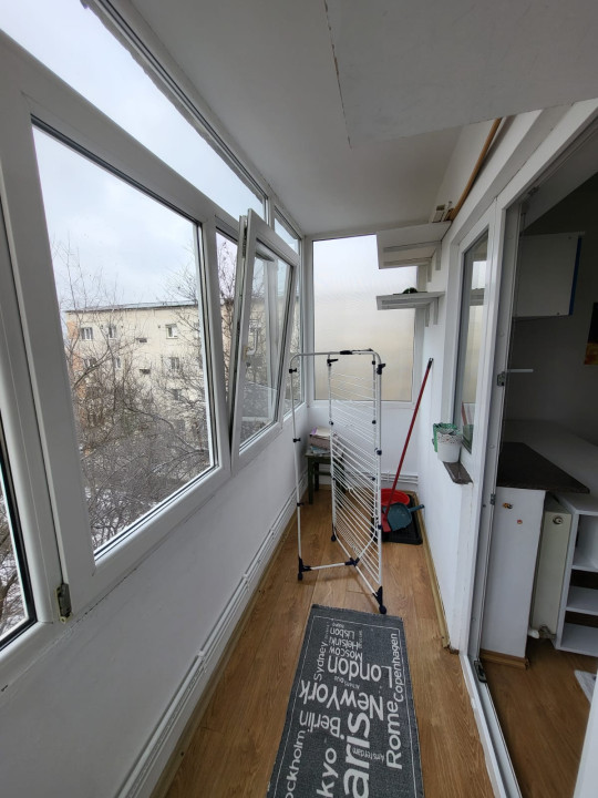 Apartament 3 camere, semidecomandat, 54 mp, zona Liceul Pedagogic