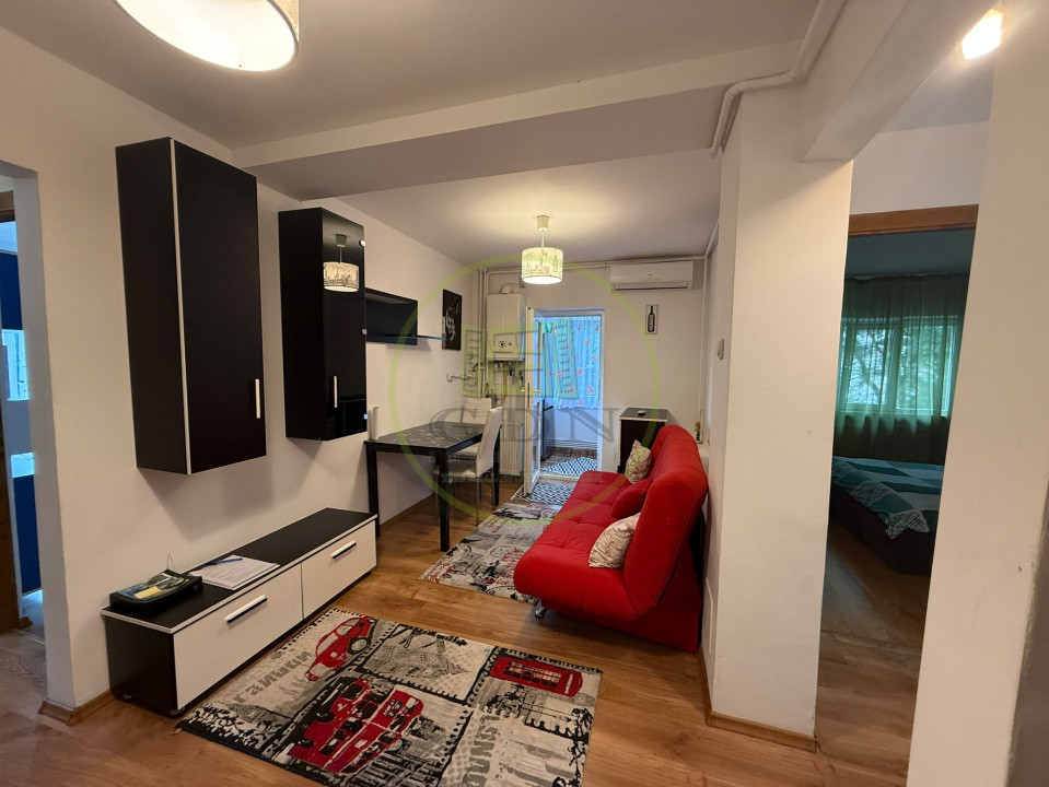 Apartament 3 camere, semidecomandat, 54 mp, zona Liceul Pedagogic