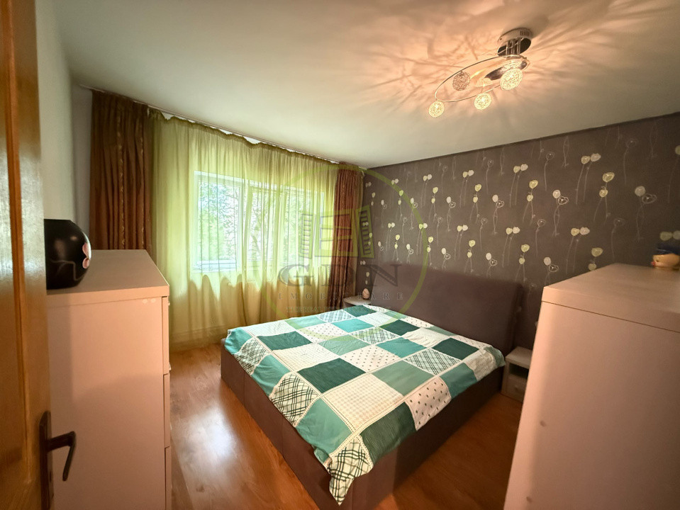 Apartament 3 camere, semidecomandat, 54 mp, zona Liceul Pedagogic