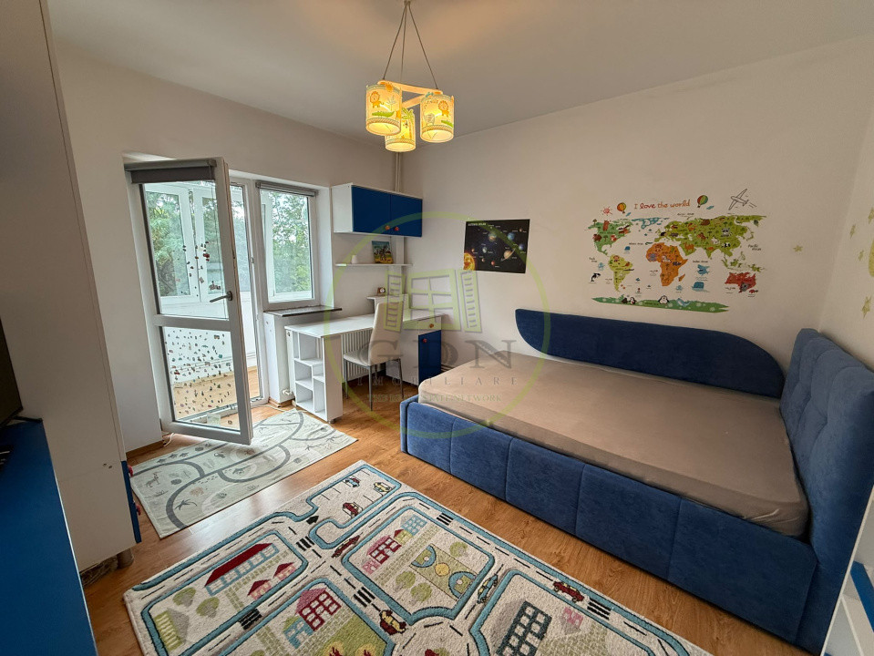 Apartament 3 camere, semidecomandat, 54 mp, zona Liceul Pedagogic