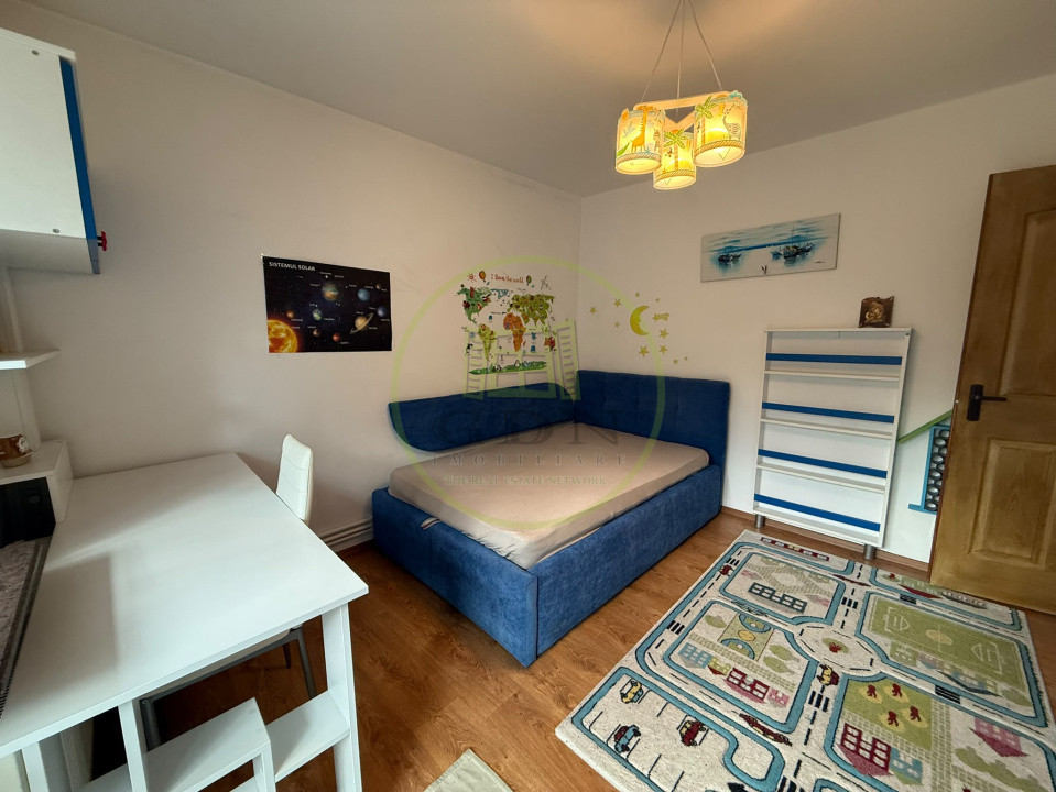 Apartament 3 camere, semidecomandat, 54 mp, zona Liceul Pedagogic