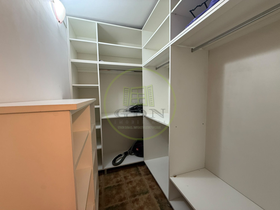 Apartament 3 camere, semidecomandat, 54 mp, zona Liceul Pedagogic