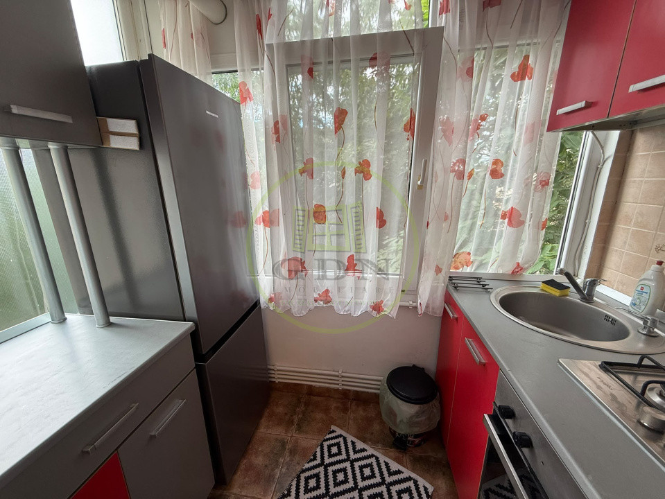 Apartament 3 camere, semidecomandat, 54 mp, zona Liceul Pedagogic