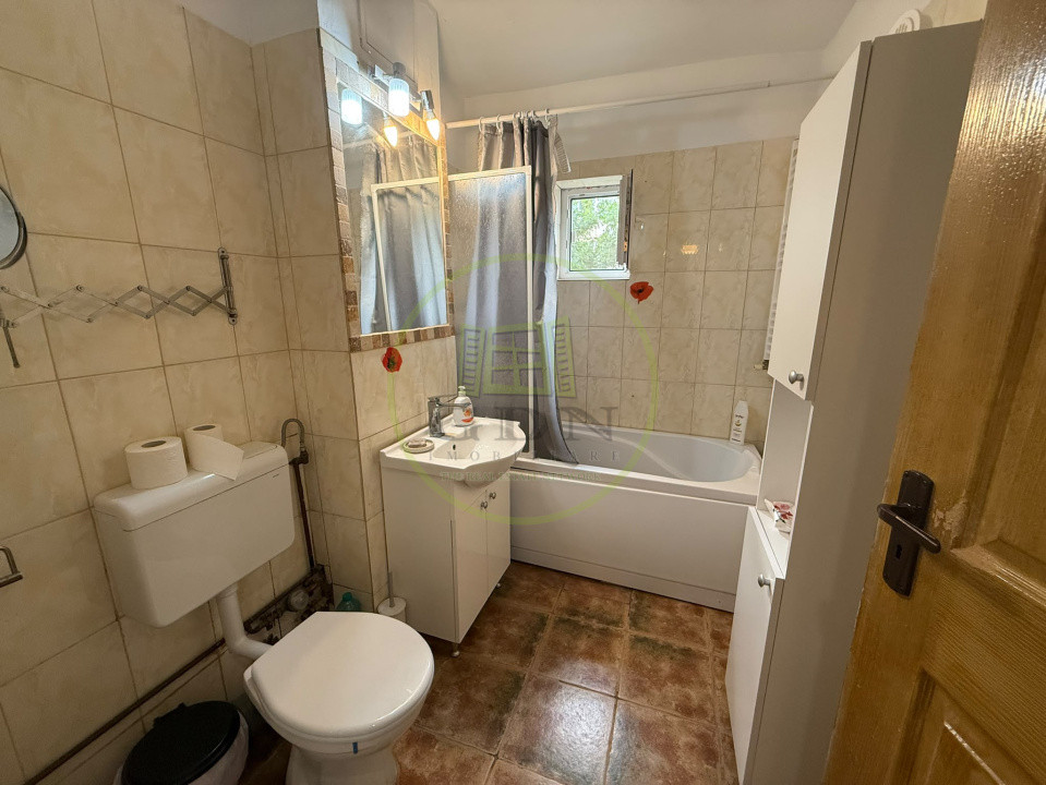 Apartament 3 camere, semidecomandat, 54 mp, zona Liceul Pedagogic