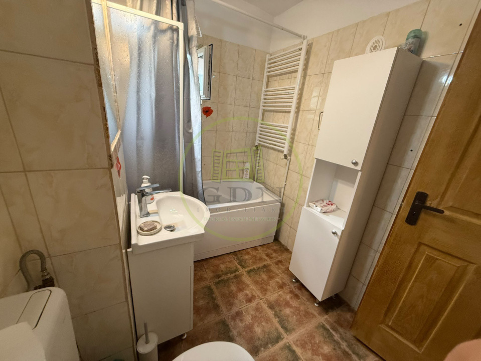 Apartament 3 camere, semidecomandat, 54 mp, zona Liceul Pedagogic
