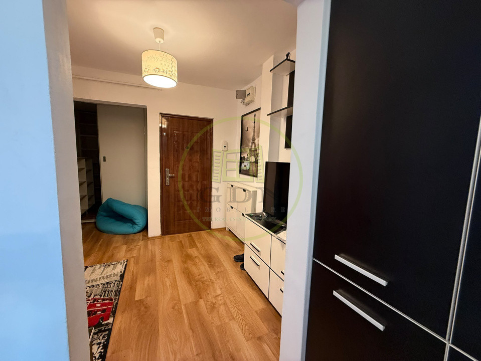 Apartament 3 camere, semidecomandat, 54 mp, zona Liceul Pedagogic