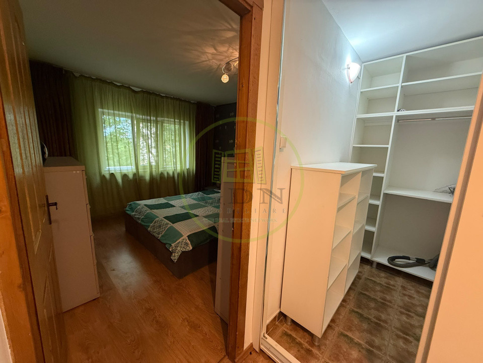 Apartament 3 camere, semidecomandat, 54 mp, zona Liceul Pedagogic