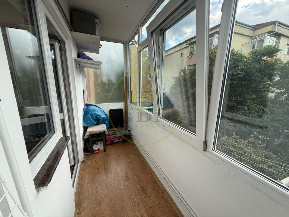 Apartament 3 camere, semidecomandat, 54 mp, zona Liceul Pedagogic