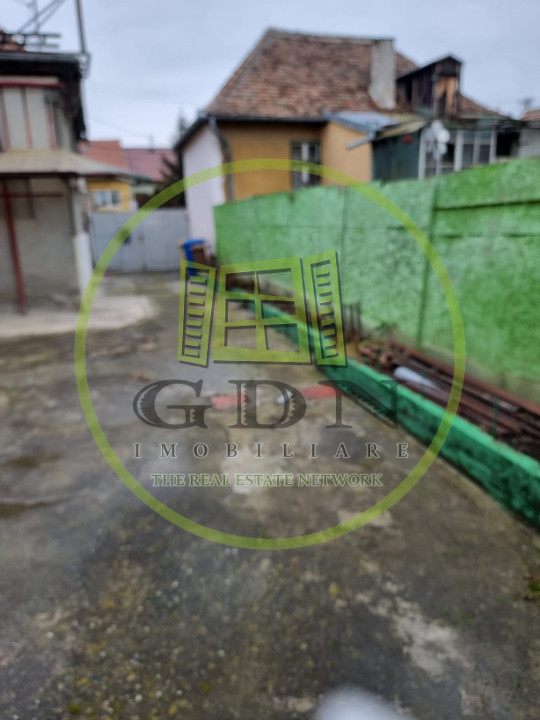 Proprietate spre vanzare,  formata din 2 case suprafata totala 440 mp