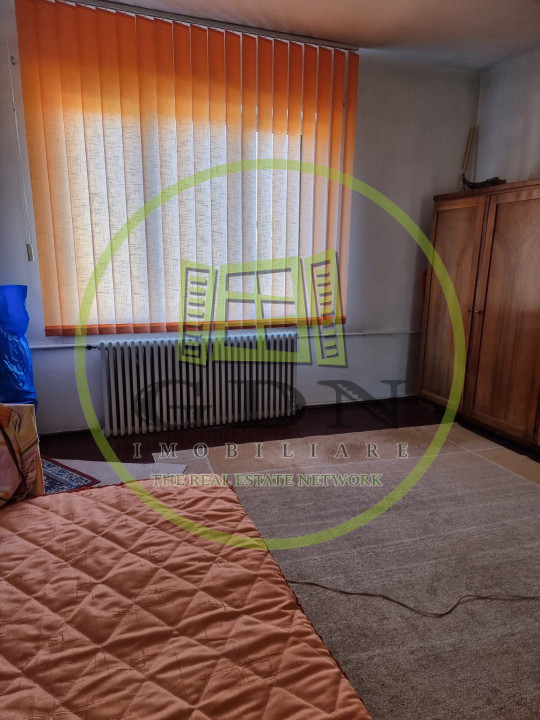 Proprietate spre vanzare,  formata din 2 case suprafata totala 440 mp