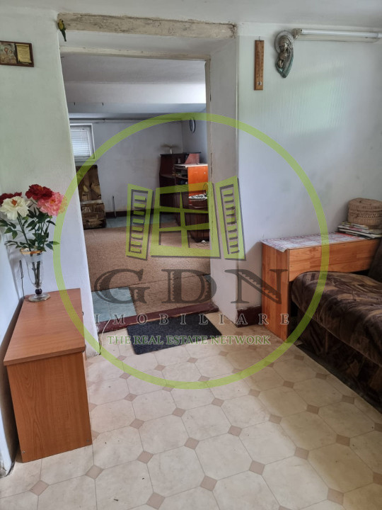 Proprietate spre vanzare,  formata din 2 case suprafata totala 440 mp