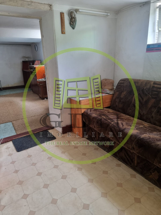 Proprietate spre vanzare,  formata din 2 case suprafata totala 440 mp