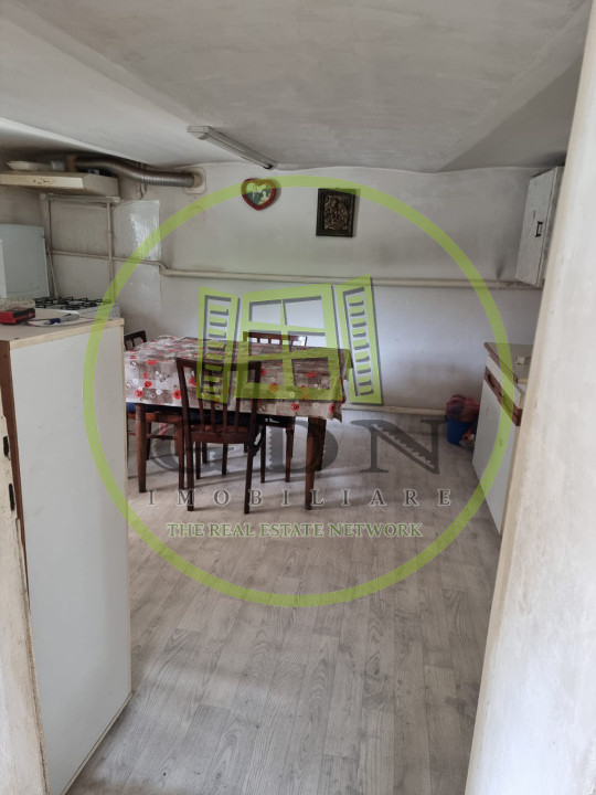 Proprietate spre vanzare,  formata din 2 case suprafata totala 440 mp