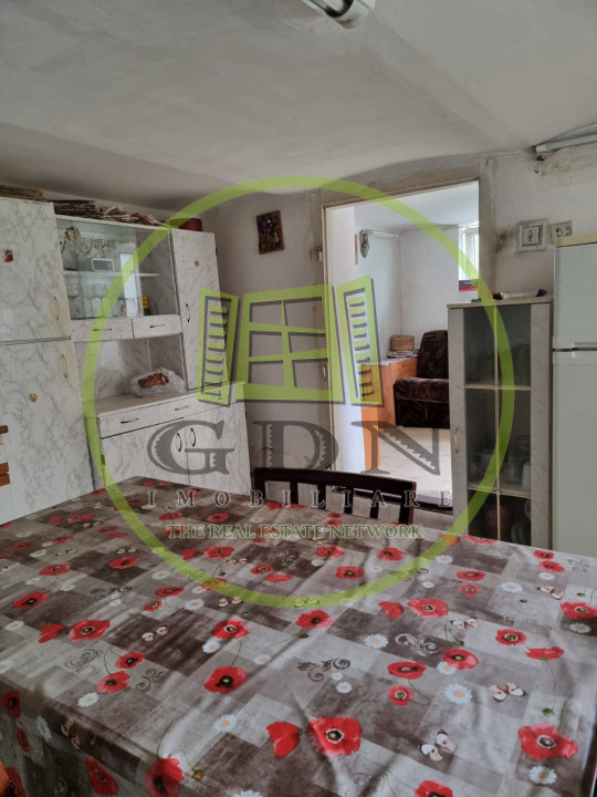 Proprietate spre vanzare,  formata din 2 case suprafata totala 440 mp