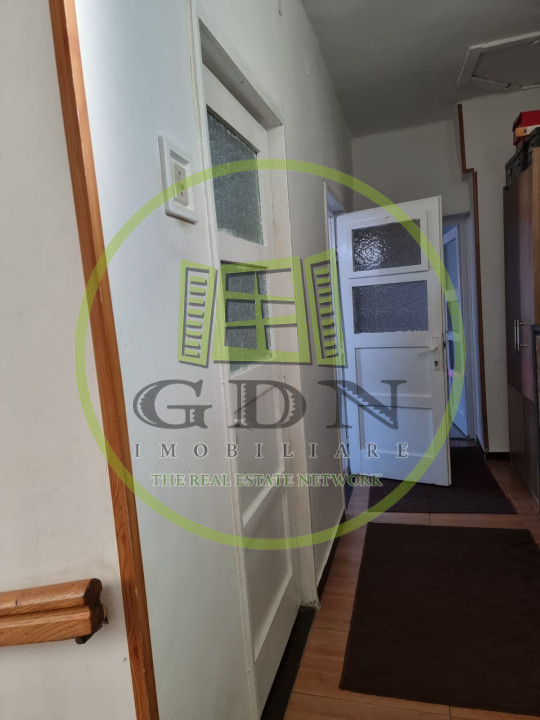 Proprietate spre vanzare,  formata din 2 case suprafata totala 440 mp