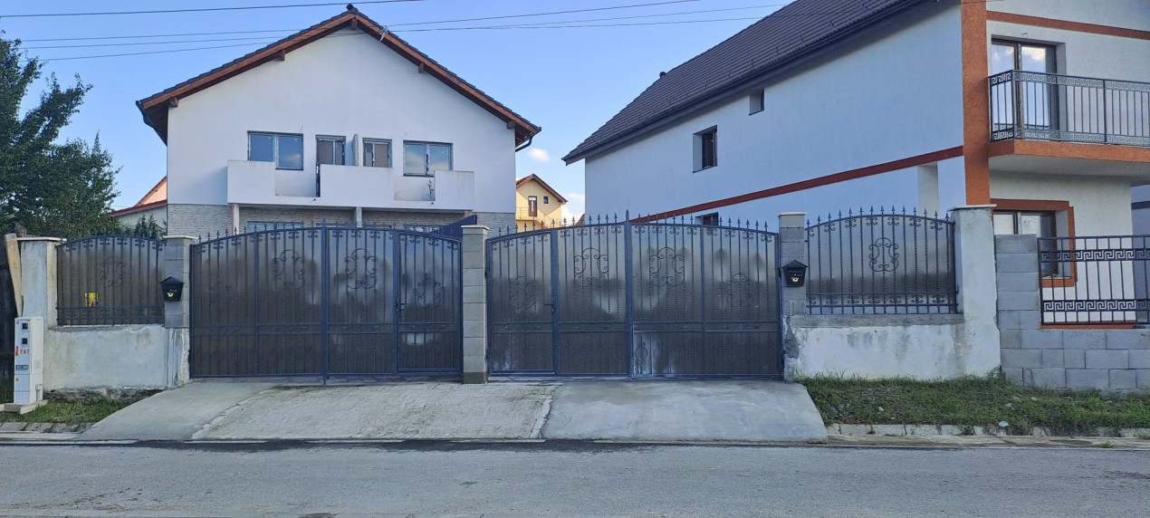 Duplex 3 camere  suprafata totala 267mp,  spre vanzare in Cristian 