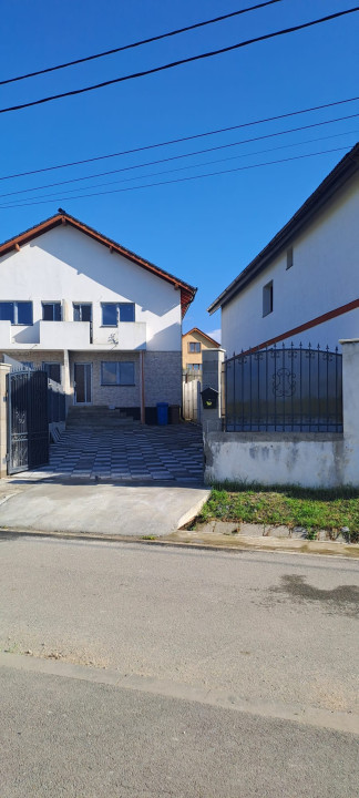 Duplex 3 camere  suprafata totala 267mp,  spre vanzare in Cristian 