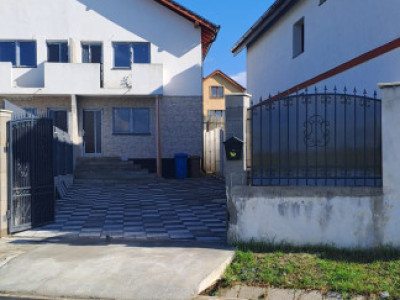 Duplex 3 camere  suprafata totala 252mp spre vanzare in Cristian 