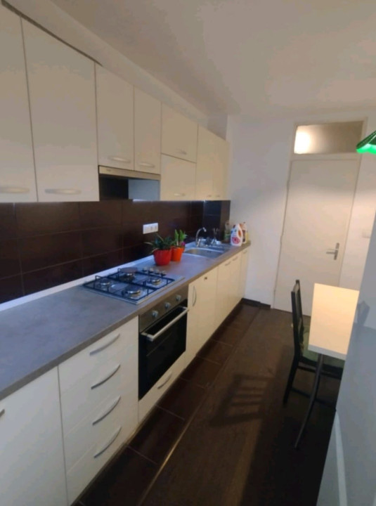 Apartment  cu 3 camere , 70mp utilat si mobilat spre inchiriere in Vasile Aron 