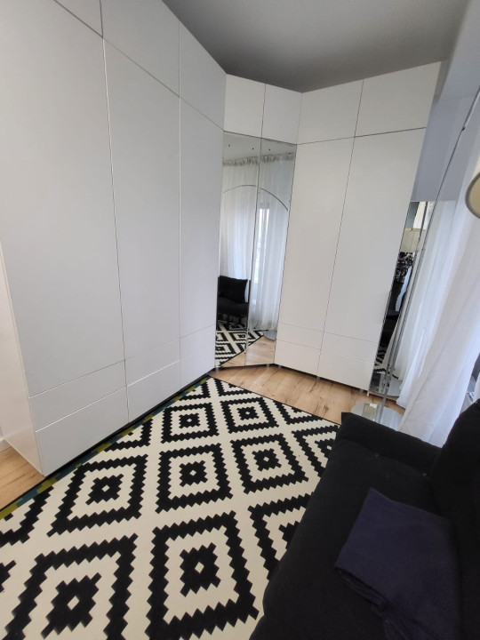 Apartament 5 camere, semidecomandat, 190 mp, cartier centru, zona Piața Mare