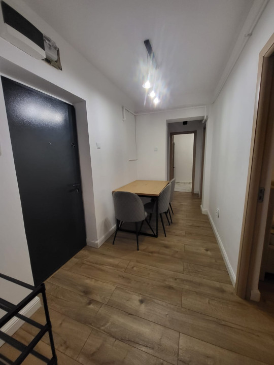 Apartament 2 camere, semidecomandat, 55 mp, cartier 1 mai, zona Spitalul Nr. 1