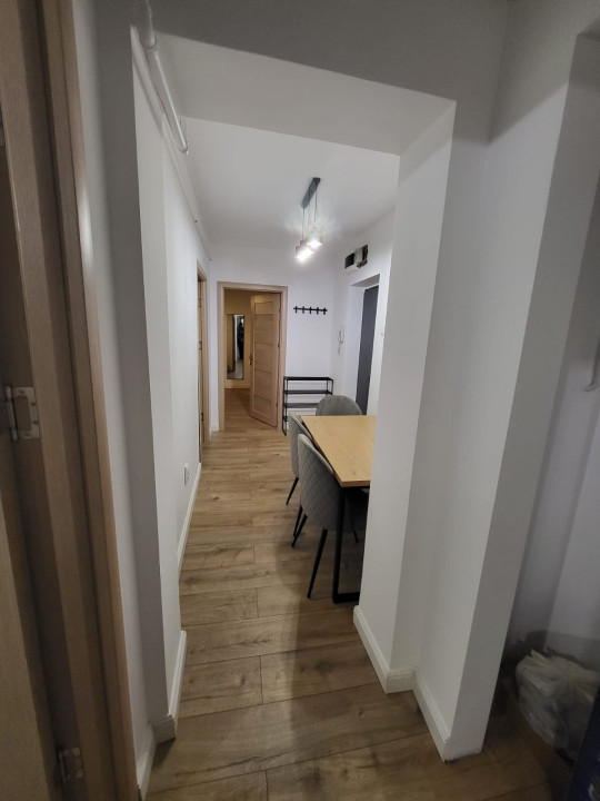 Apartament 2 camere, semidecomandat, 55 mp, cartier 1 mai, zona Spitalul Nr. 1