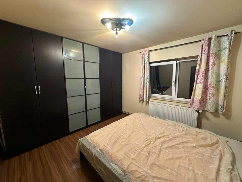 Apartament 3 camere, Decomandat, Cartier 1 Mai, Zona Liceul Marin Sorescu