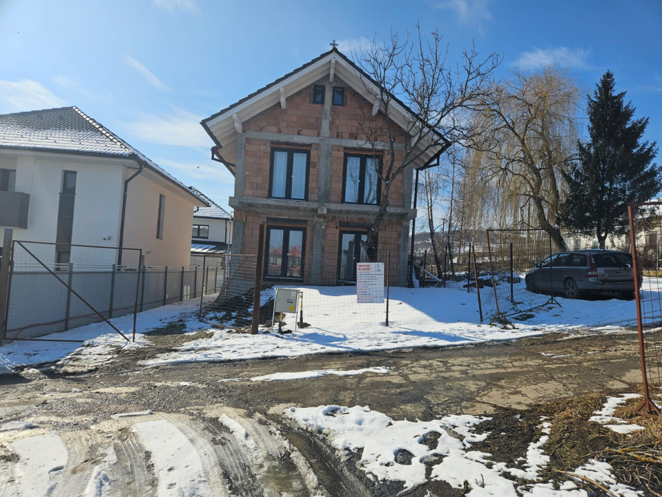 Proprietate 5 camere cu teren de 700mp spre vanzare in Cisnadie