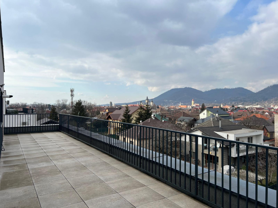 Penthouse 3 camere vedere panoramica spre deal cu terasa, zona centru vechi