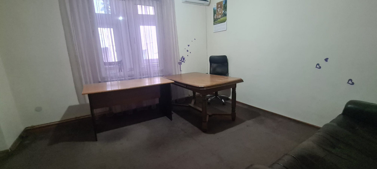 Spațiu Comercial zonă centrală 15mp la parterul unei case