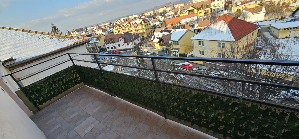 Apartament 4 camere de vânzare  | 84 mp | zona Cedonia