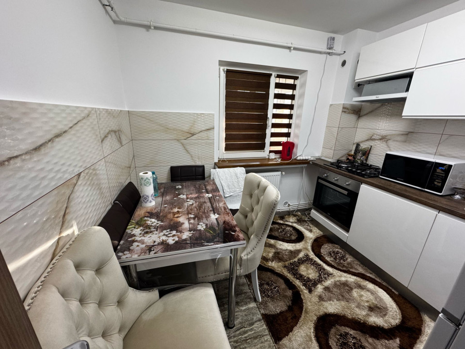 Apartament 2 camere, decomandat, 54mp, cartier Cornitoiu, Unitatea Militara