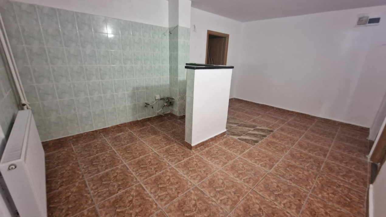 Apartament 3 camere, 72mp, Cartier Rovine, zona Bacriz