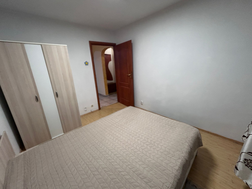 Apartament 3 camere decomandat, 63 mp, cartier Rovine, zona Poșta