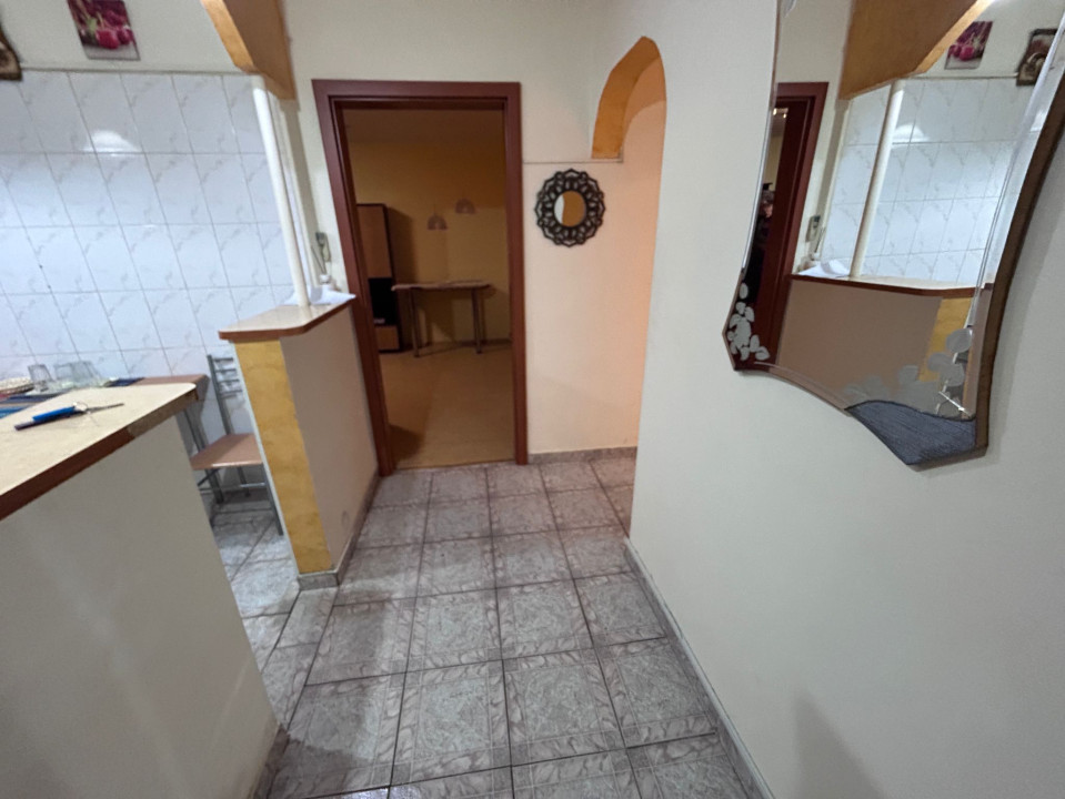 Apartament 3 camere decomandat, 63 mp, cartier Rovine, zona Poșta