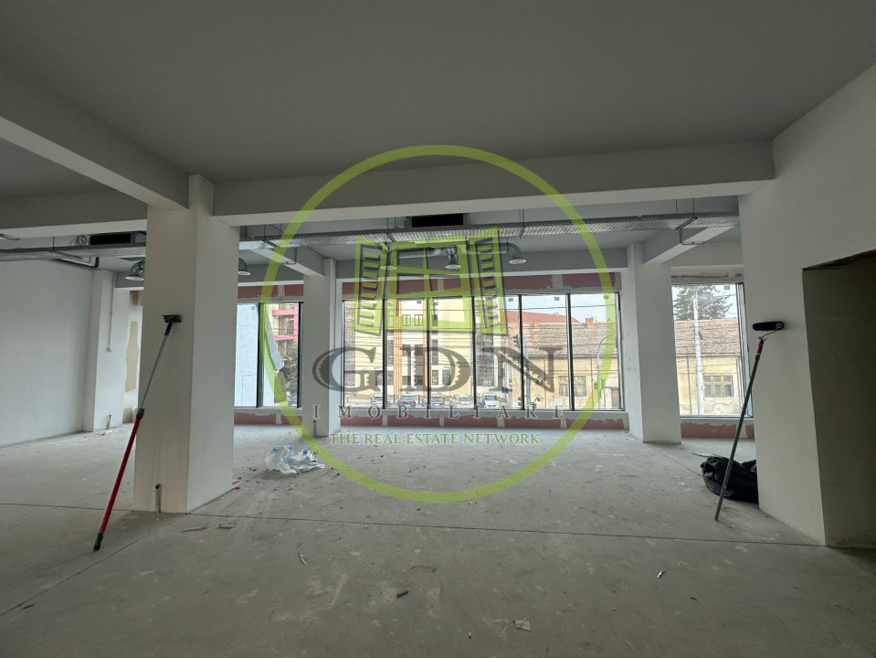Cladire spatiu comercial si birouri,  209.8 mp utili, parcare in subteran