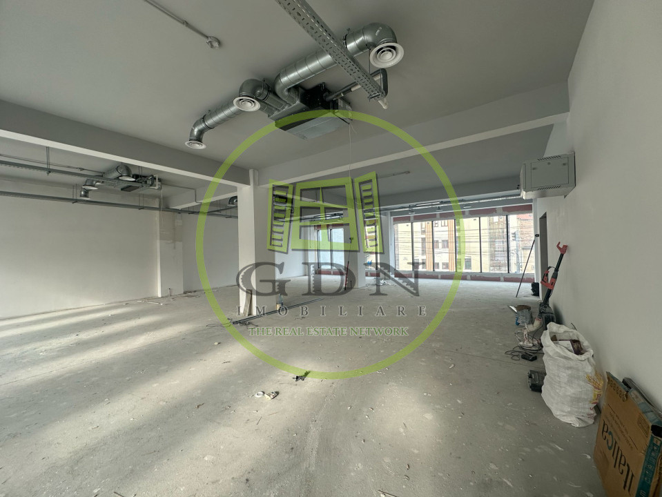 Cladire spatiu comercial si birouri,  209.8 mp utili, parcare in subteran