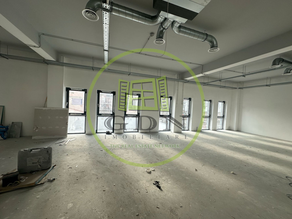 Cladire spatiu comercial si birouri,  209.8 mp utili, parcare in subteran