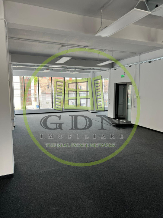Cladire spatiu comercial si birouri,  209.8 mp utili, parcare in subteran