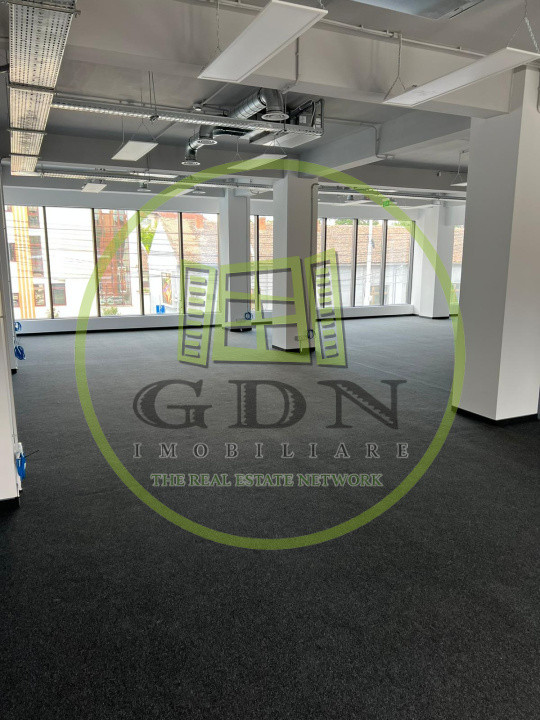 Cladire spatiu comercial si birouri,  209.8 mp utili, parcare in subteran