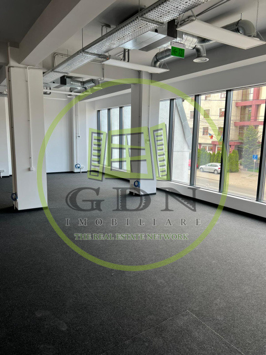 Cladire spatiu comercial si birouri,  209.8 mp utili, parcare in subteran