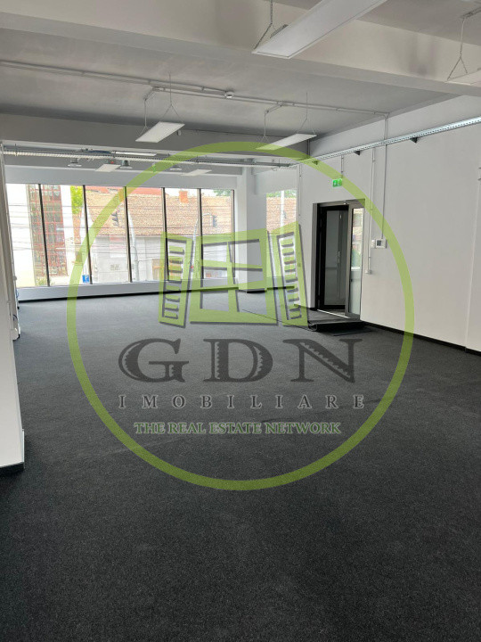 Cladire spatiu comercial si birouri,  209.8 mp utili, parcare in subteran
