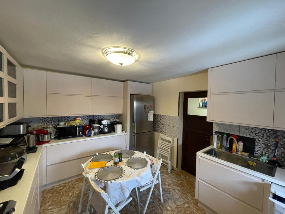 Vilă D+P+E+M utilată și mobilată în zonă semicentrală cu 6 camere și 191mp utili