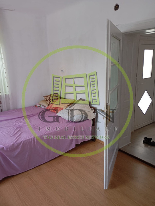 🏡 Casă de vânzare în Săcel – 2 corpuri locuibile, 3 băi, grădină, teren generos