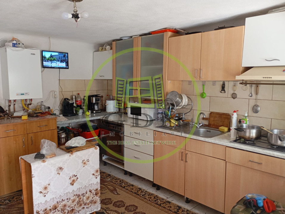 🏡 Casă de vânzare în Săcel – 2 corpuri locuibile, 3 băi, grădină, teren generos