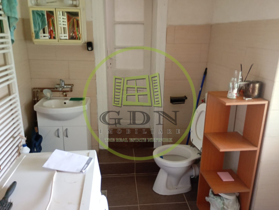 🏡 Casă de vânzare în Săcel – 2 corpuri locuibile, 3 băi, grădină, teren generos