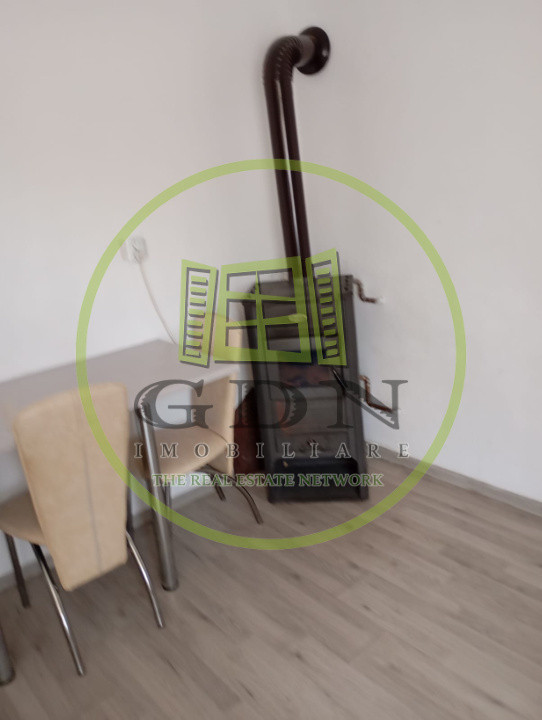 🏡 Casă de vânzare în Săcel – 2 corpuri locuibile, 3 băi, grădină, teren generos