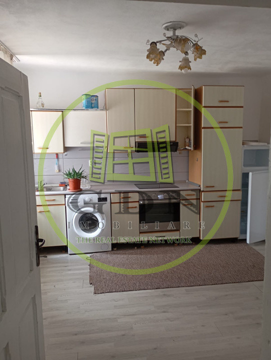 🏡 Casă de vânzare în Săcel – 2 corpuri locuibile, 3 băi, grădină, teren generos